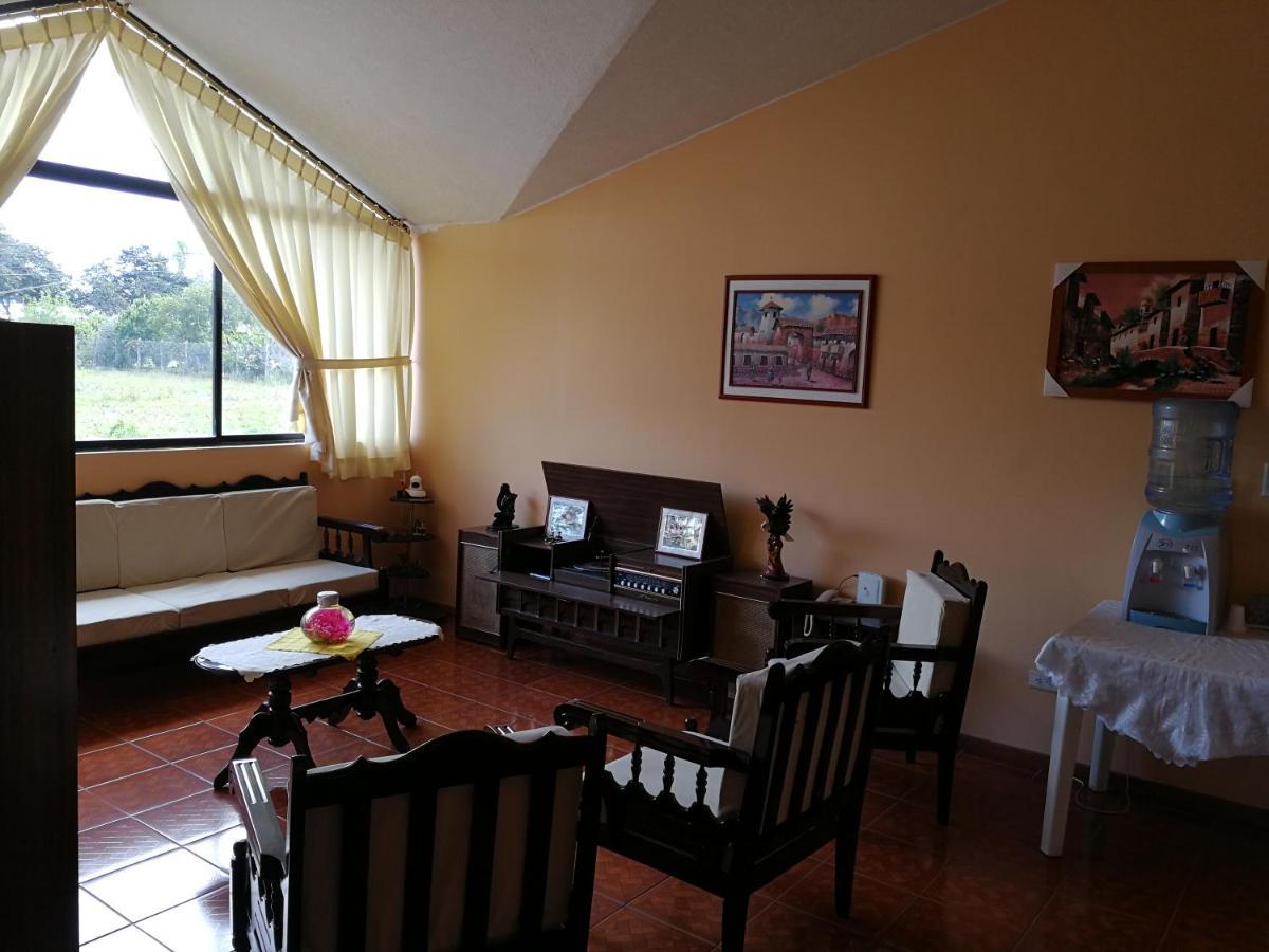 Chapelet Hostal Tababela Extérieur photo